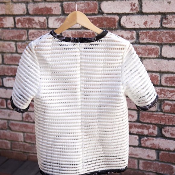 OSTWALD HELGASON - semi sheer structured blouse- fits smaller - Picture 14 of 15